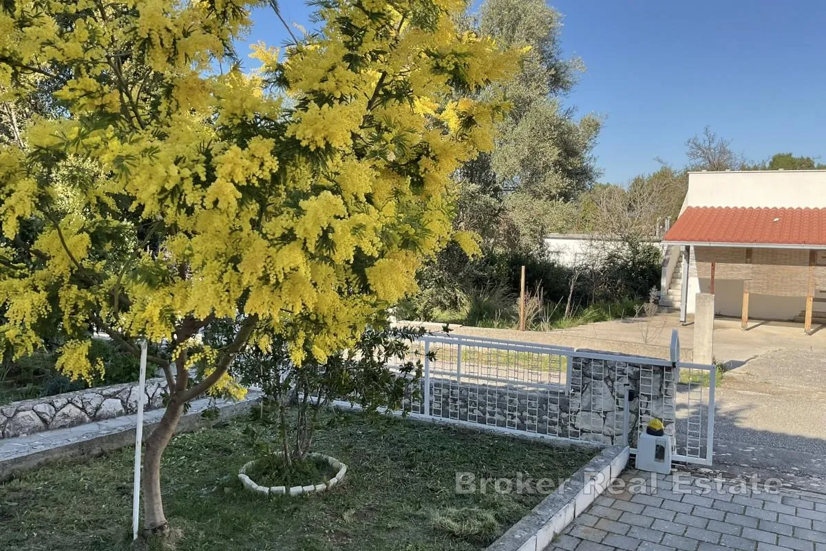 kamena obiteljska kuća pogodna za turizam - slika 4