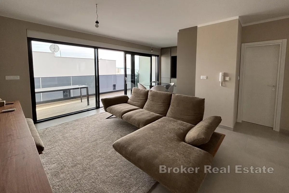 Izvanredan penthouse s krovnom terasom blizu mora - Žedno, Trogir
