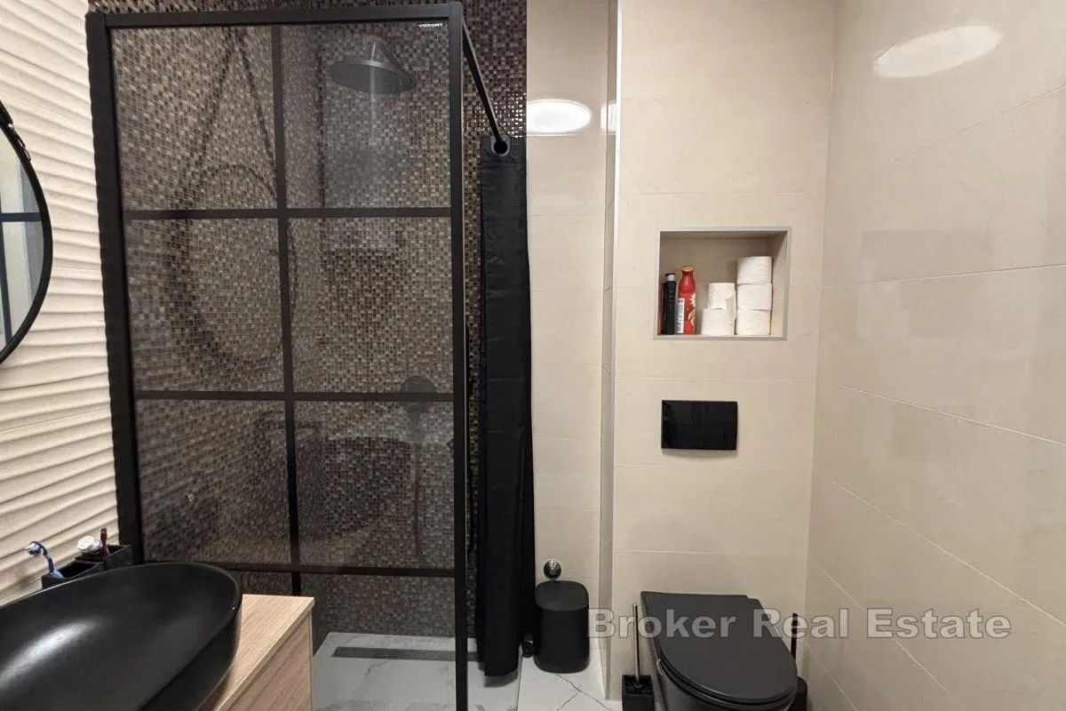 izvanredan penthouse stan s krovnom terasom i otvorenim pogledom na more - slika 11
