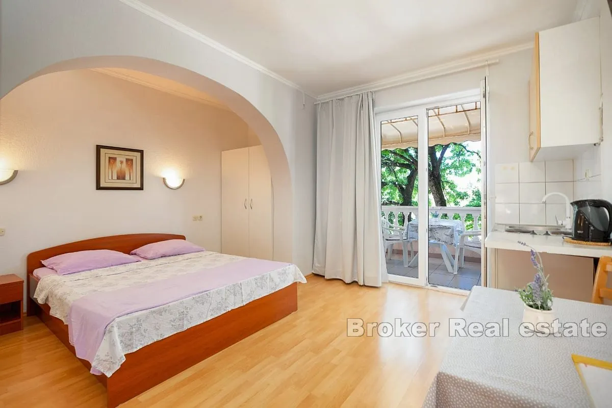 apartmanska kuća s restoranom - slika 8