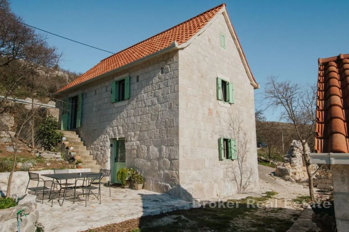 Tradicionalna kamena kuća na mirnoj lokaciji - Trogir