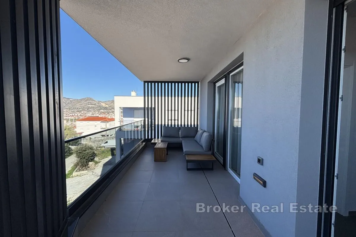 dvosoban penthouse stan s pogledom na more i krovnom terasom - slika 15