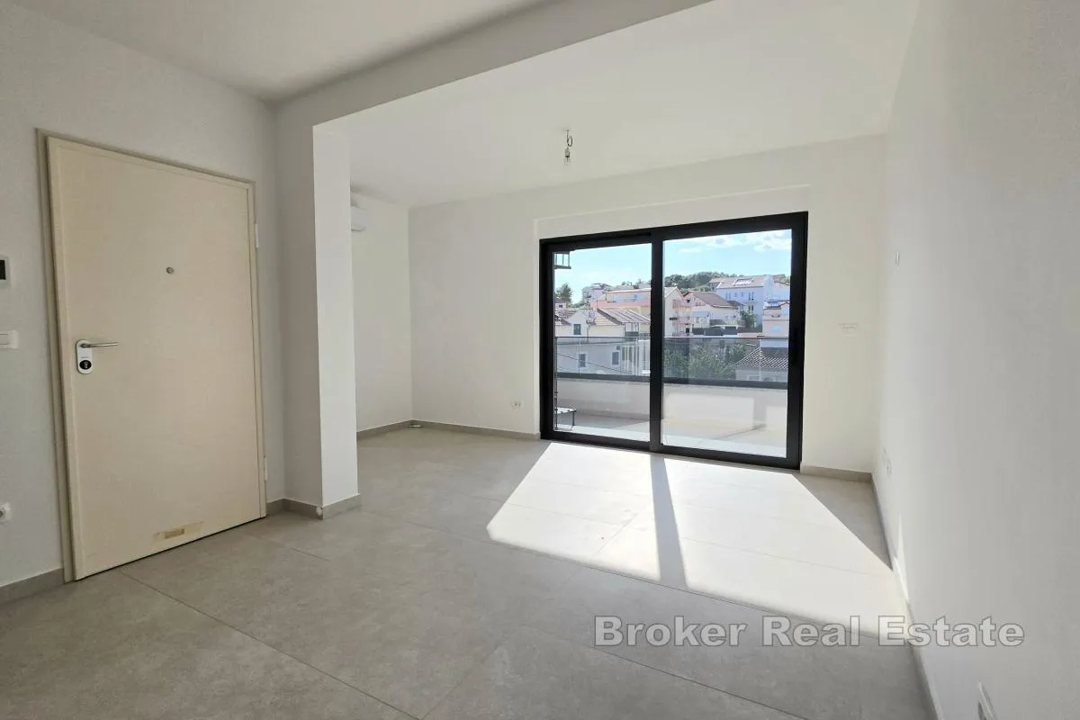 dvosobni penthouse s krovnom terasom i pogledom na more - slika 3