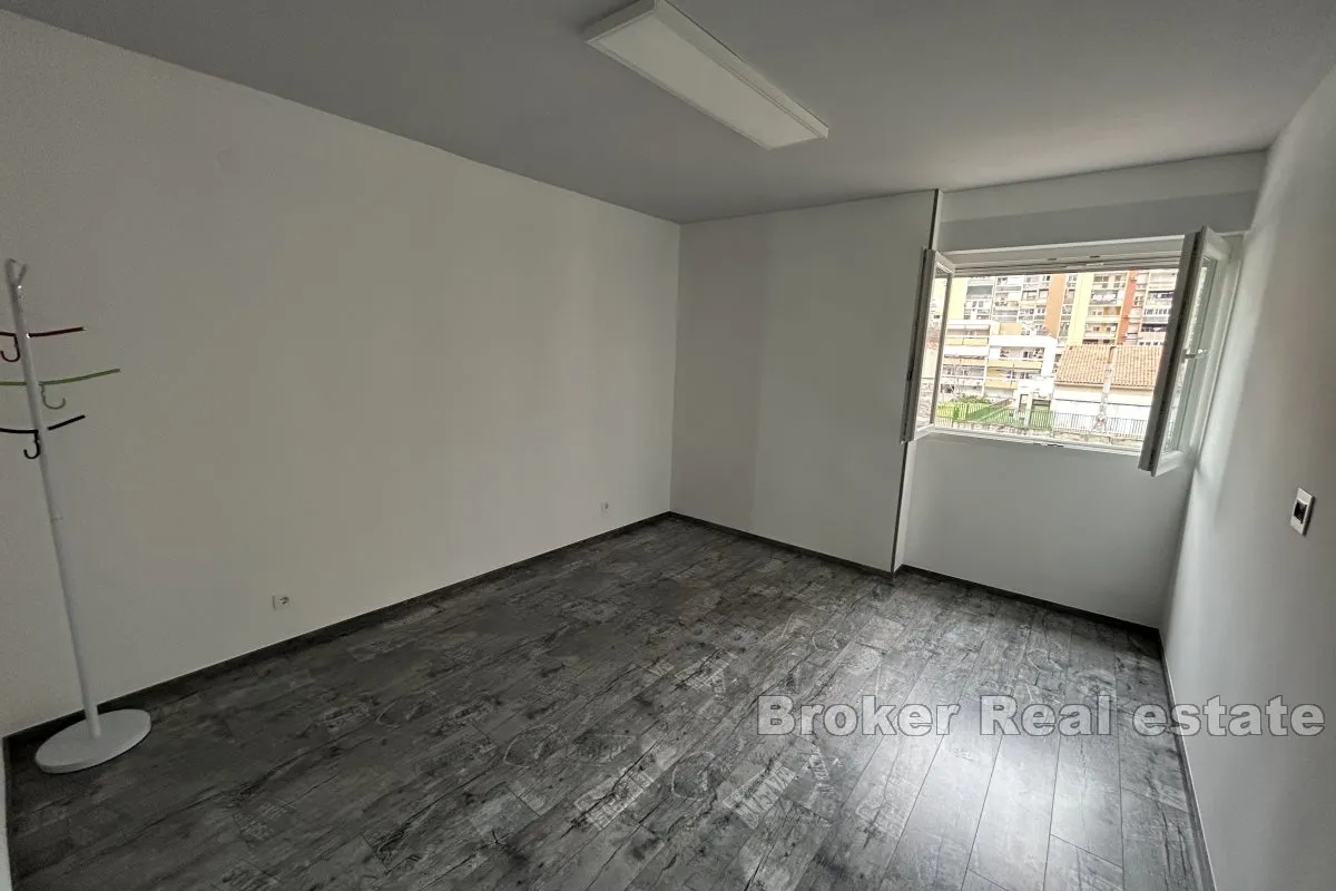 dvosobni apartman na sjajnoj lokaciji - slika 6