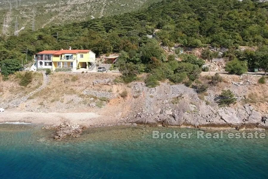 apartmanska kuća prvi red do mora - slika 1