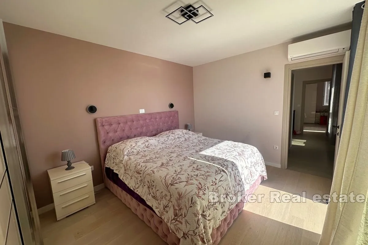 kuća s bazenom i pogledom na more - slika 7