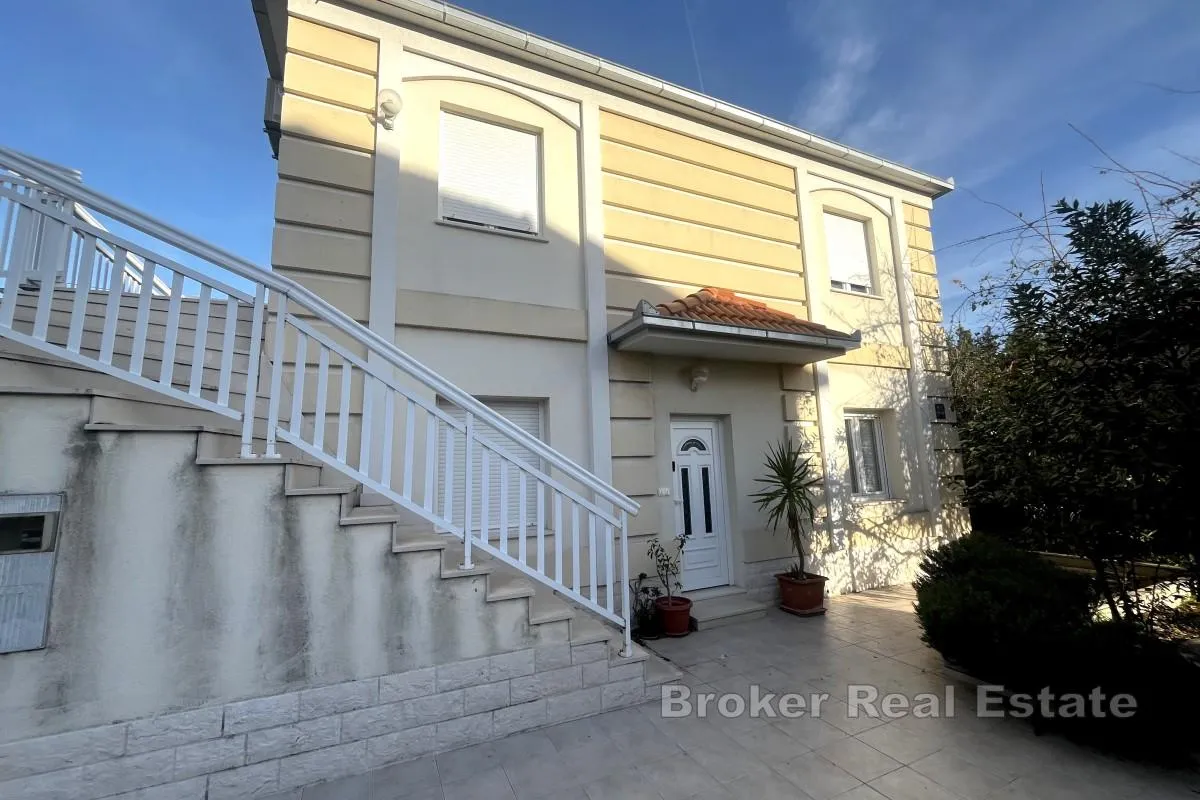 Kuća s pogledom na more i planiranim projektom - Trogir