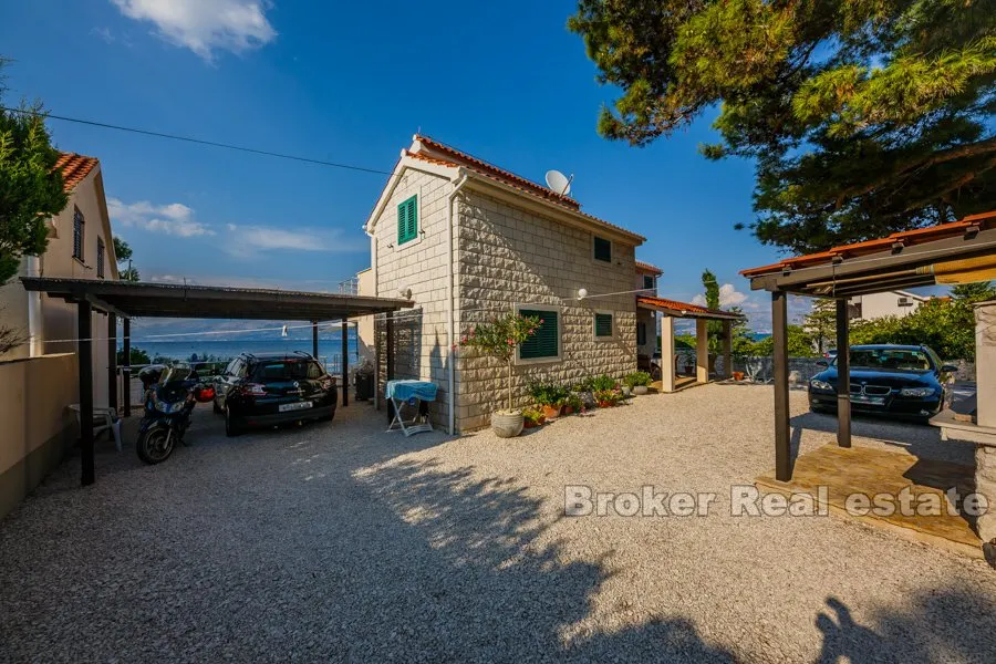 vila s bazenom, na prodaju - slika 4