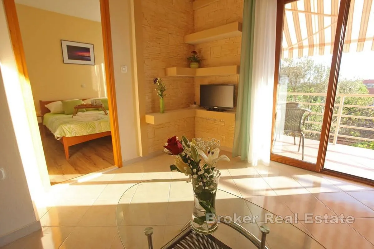 apartmanska kuća u blizini mora - slika 2