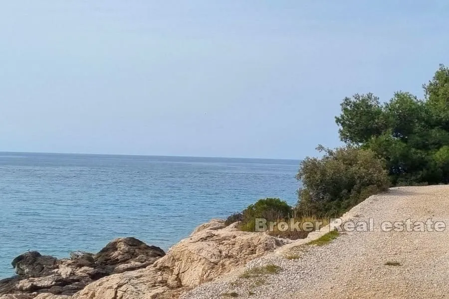 građevno zemljište s projektom, prvi red do mora - slika 2