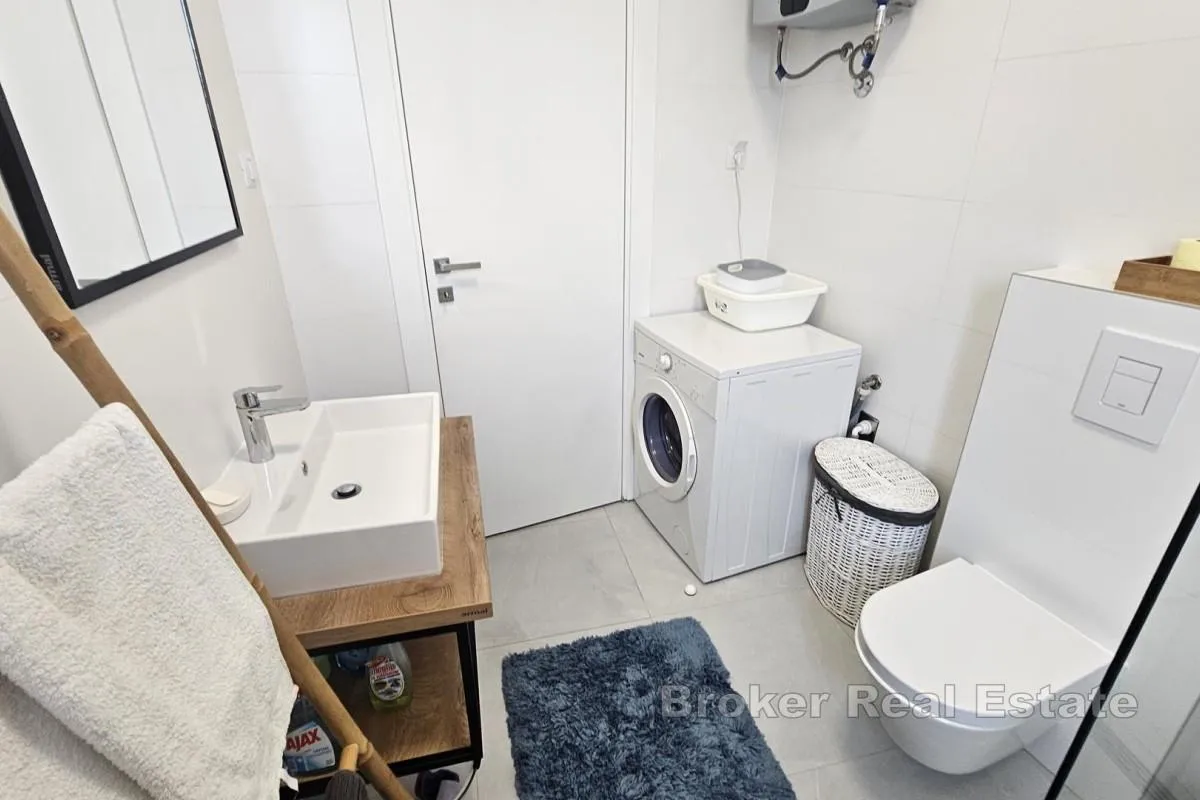 dvoetažni apartman s vrtom - slika 14