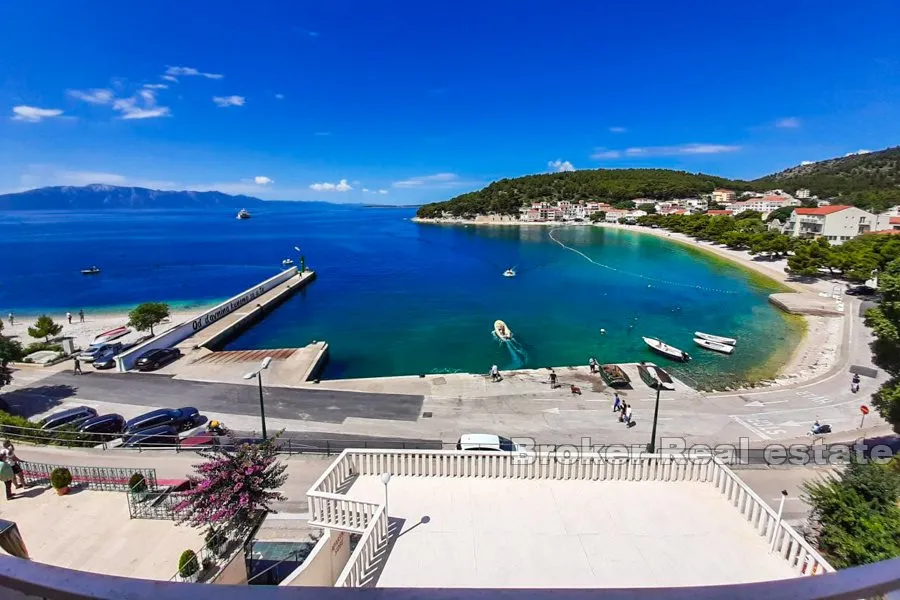 Hotel smješten u prvom redu do mora - Makarska