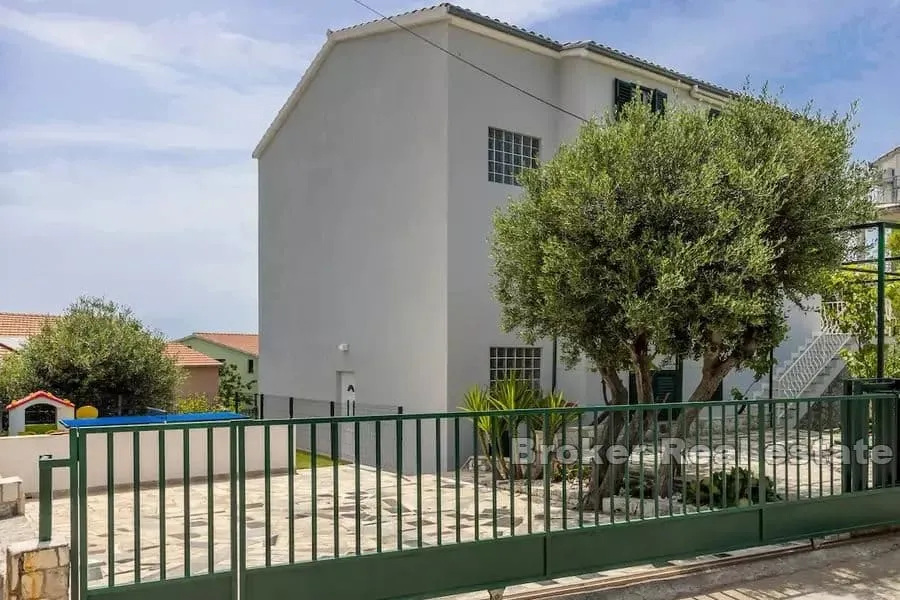 moderna vila s bazenom - slika 20