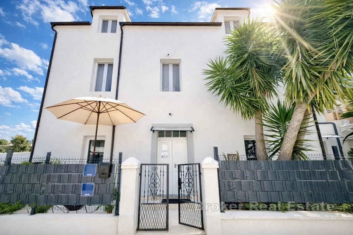 Moderna apartmanska kuća s 6 jedinica na odličnoj lokaciji - Trogir