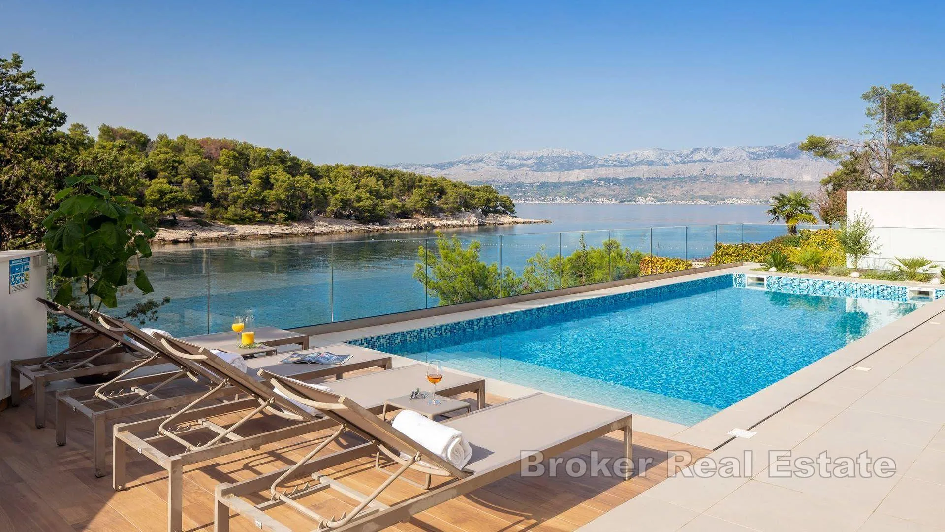 Luksuzna vila u prvome redu do mora - Brač, Brač
