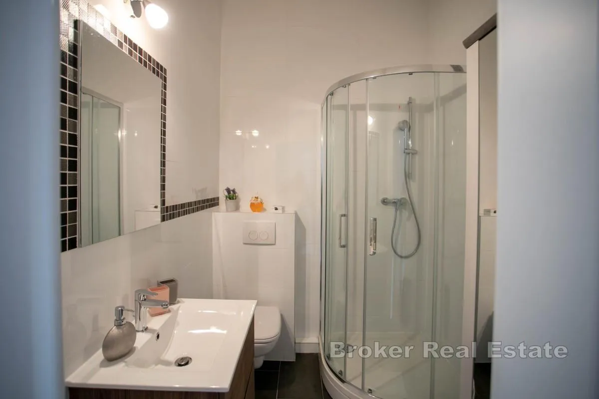 dvosoban apartman sa garažom i dvorom u blizini centra - slika 14