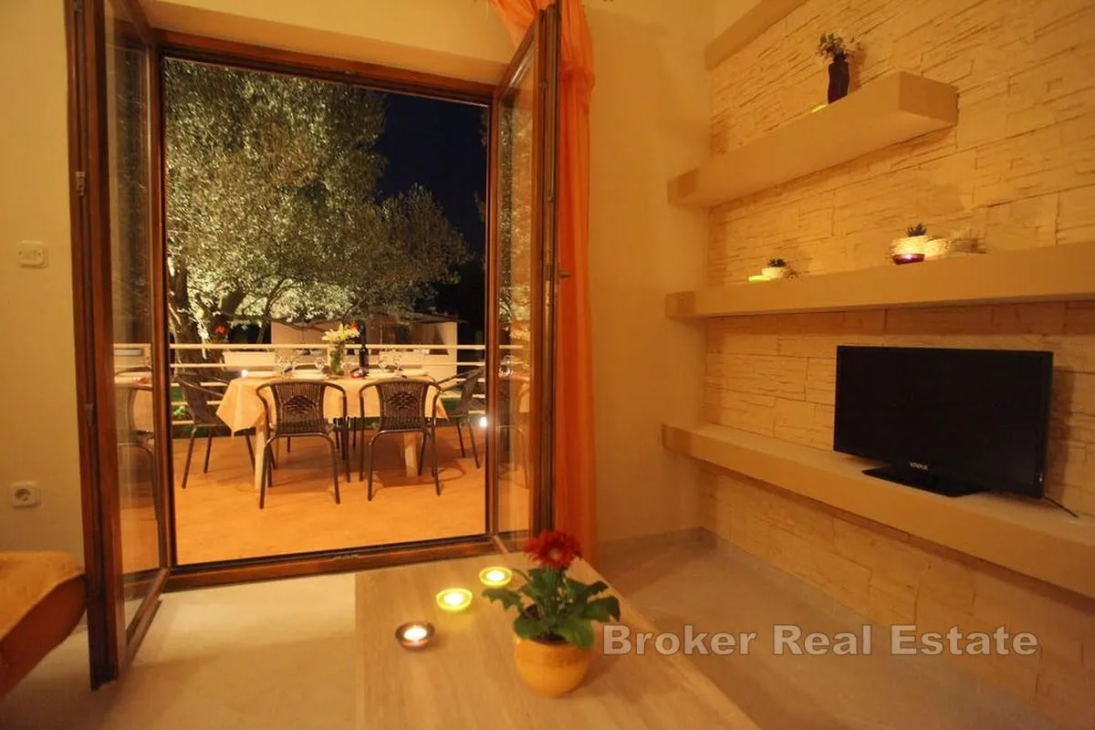 apartmanska kuća u blizini mora - slika 3