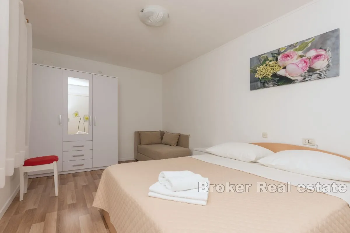 kuća sa šest apartmana blizu mora - slika 17