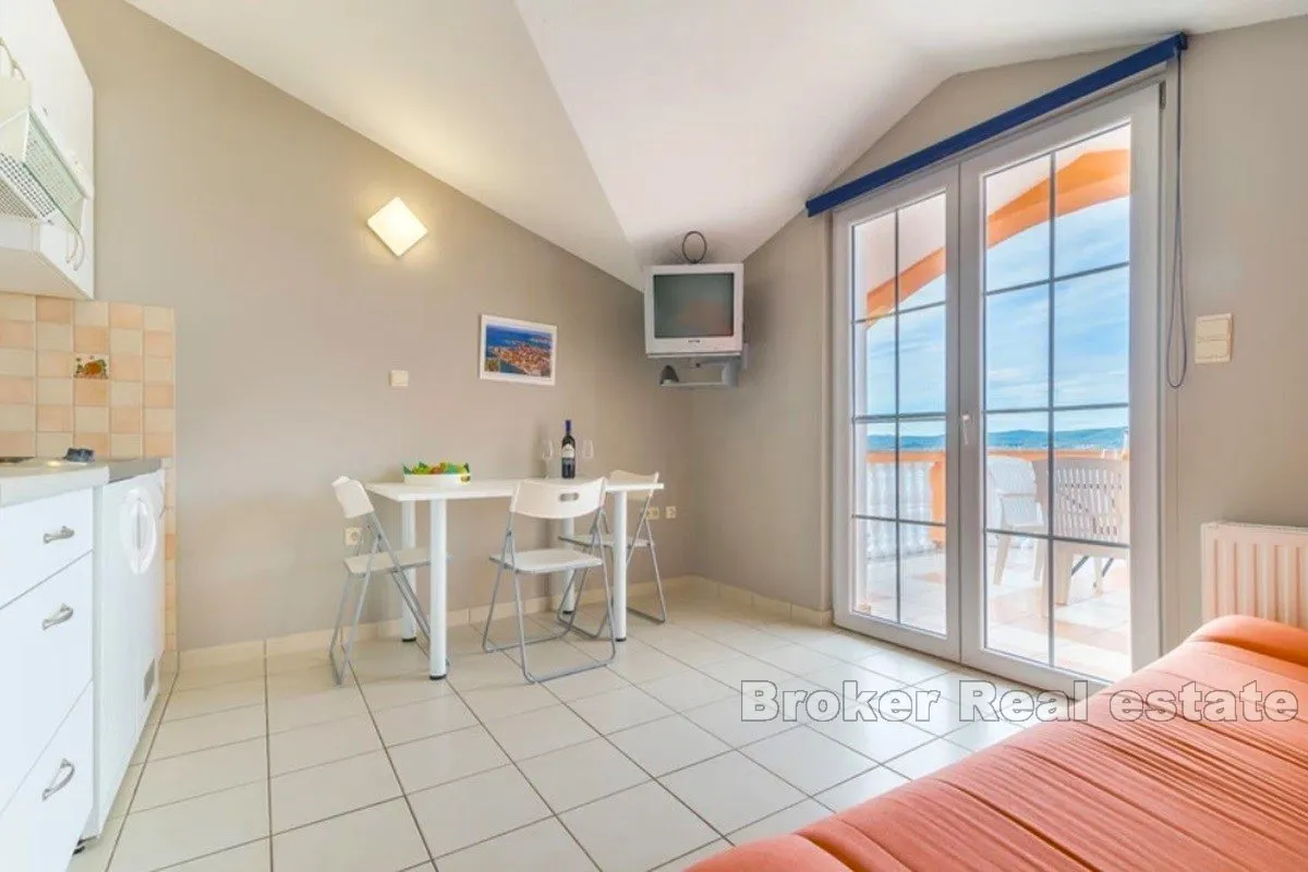 kuća s više apartmana prvi red do mora - slika 6