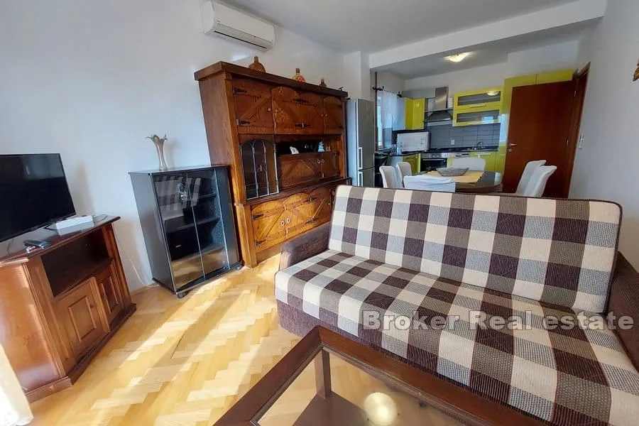 apartmanska kuća s bazenom - slika 5