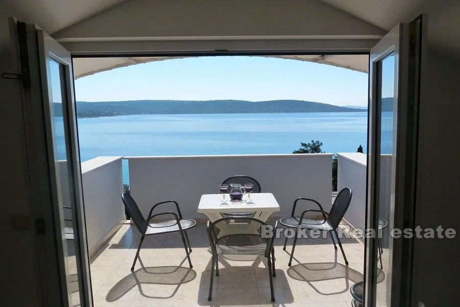 apartmanska kuća s pogledom na more, na prodaju - slika 1