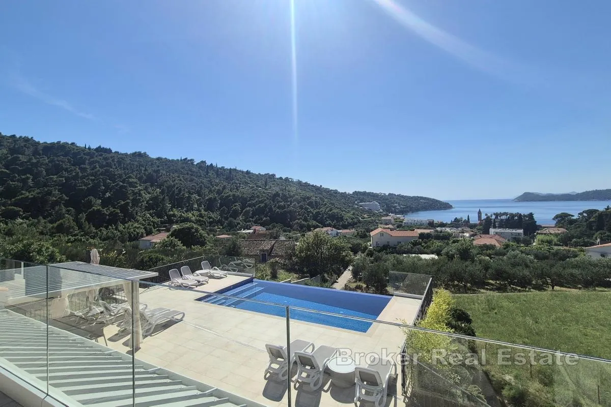 vila sa šest spavaćih soba i panoramskim pogledom na more - slika 11