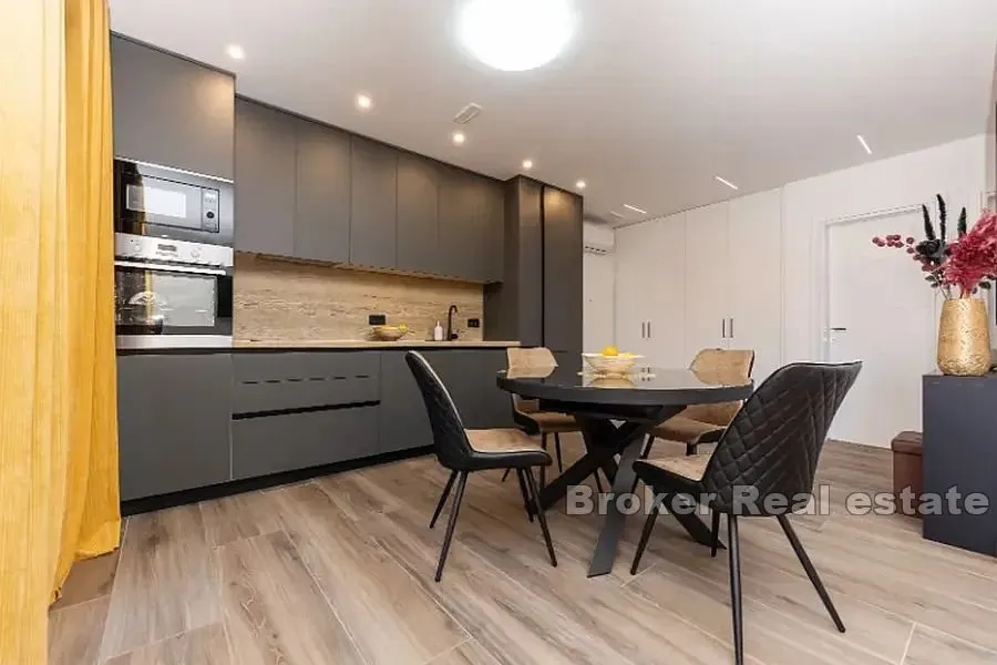 moderan apartman s bazenom - slika 4