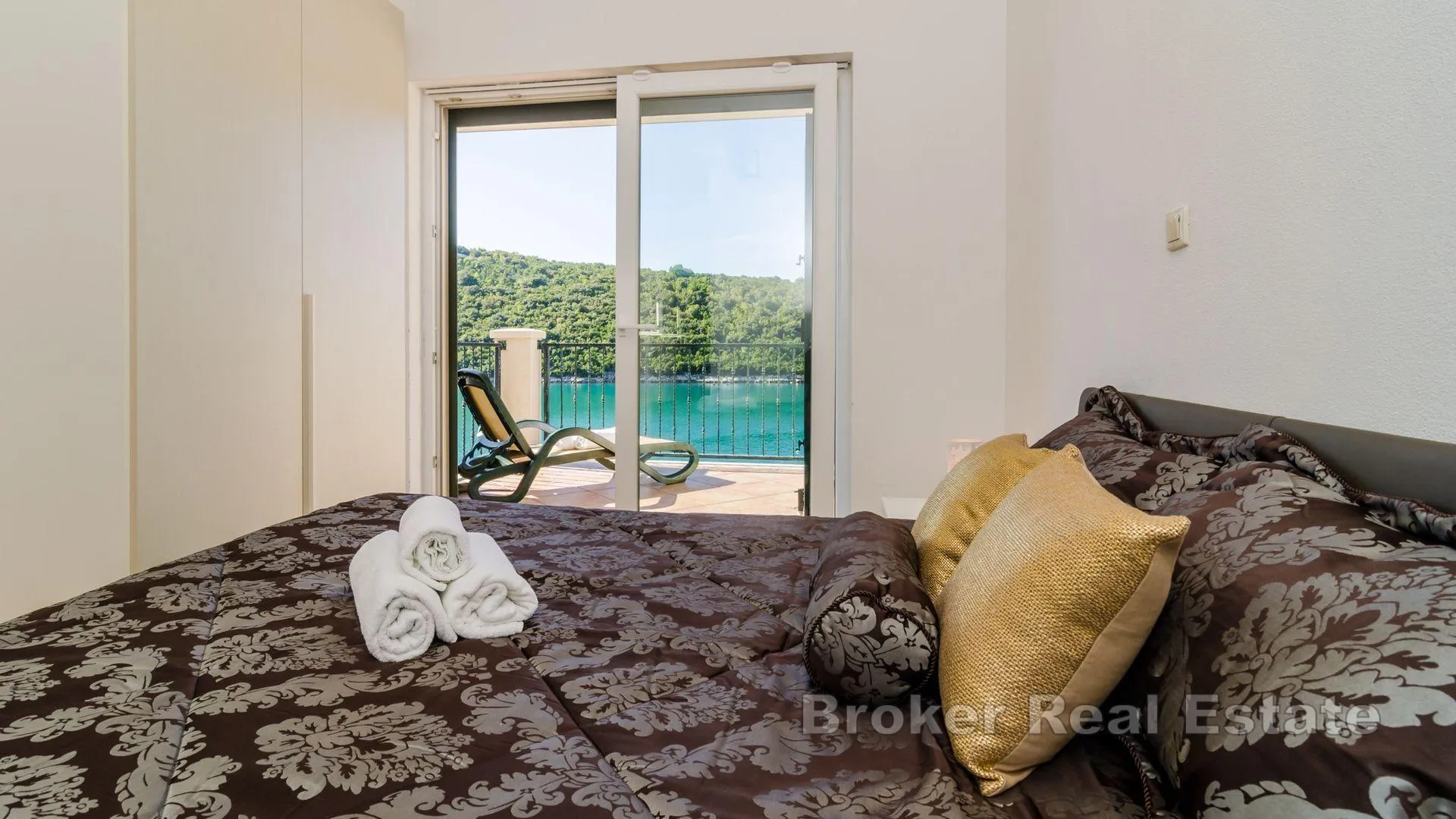 apartmanska kuća u prvom redu do mora - slika 14