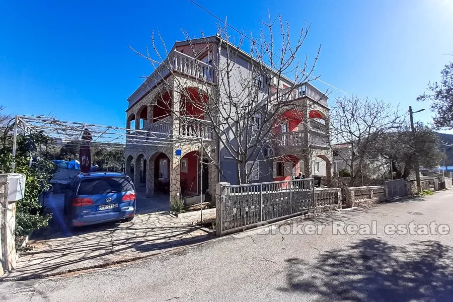 samostojeća kuća s pogledom na more - slika 14