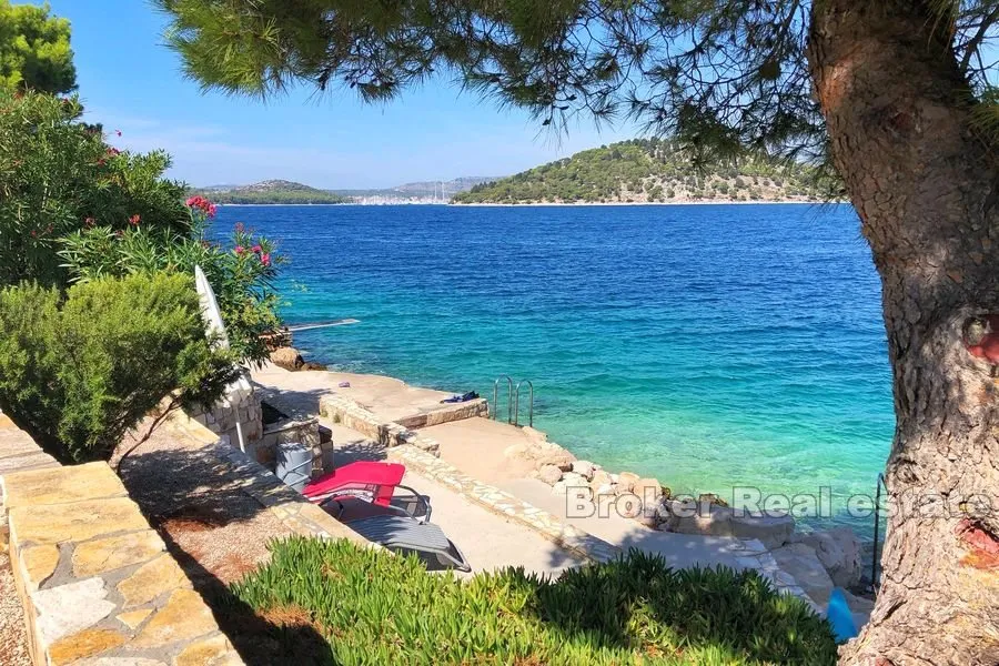 apartmanska kuća, prvi red do mora - slika 8