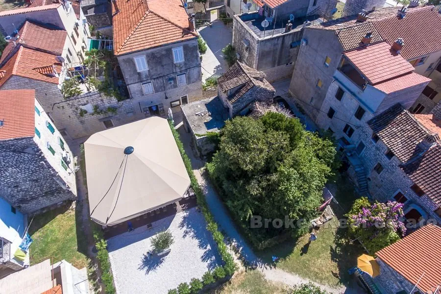 kamena kuća u starom centru, za kompletnu obnovu - slika 3