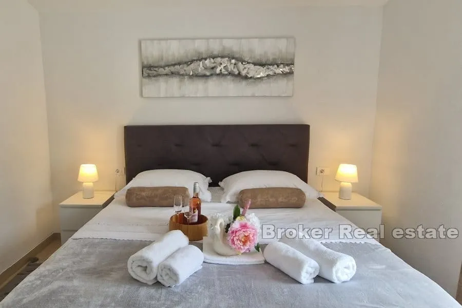 dvojna apartmanska kuća drugi red od mora - slika 5