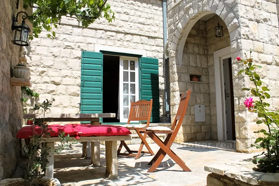 kamena kuća s pogledom na more - slika 12
