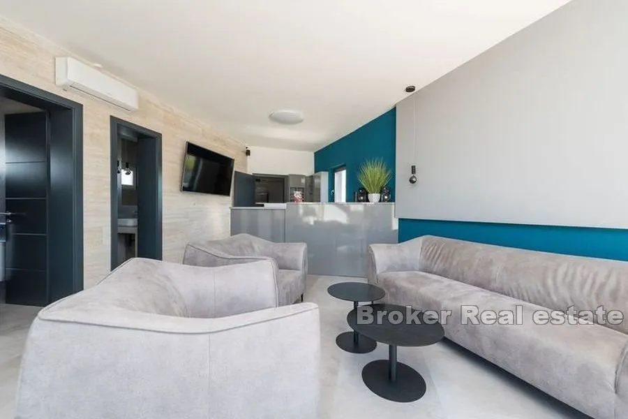 atraktivan resort s ukupno 9 vila s bazenom - slika 7