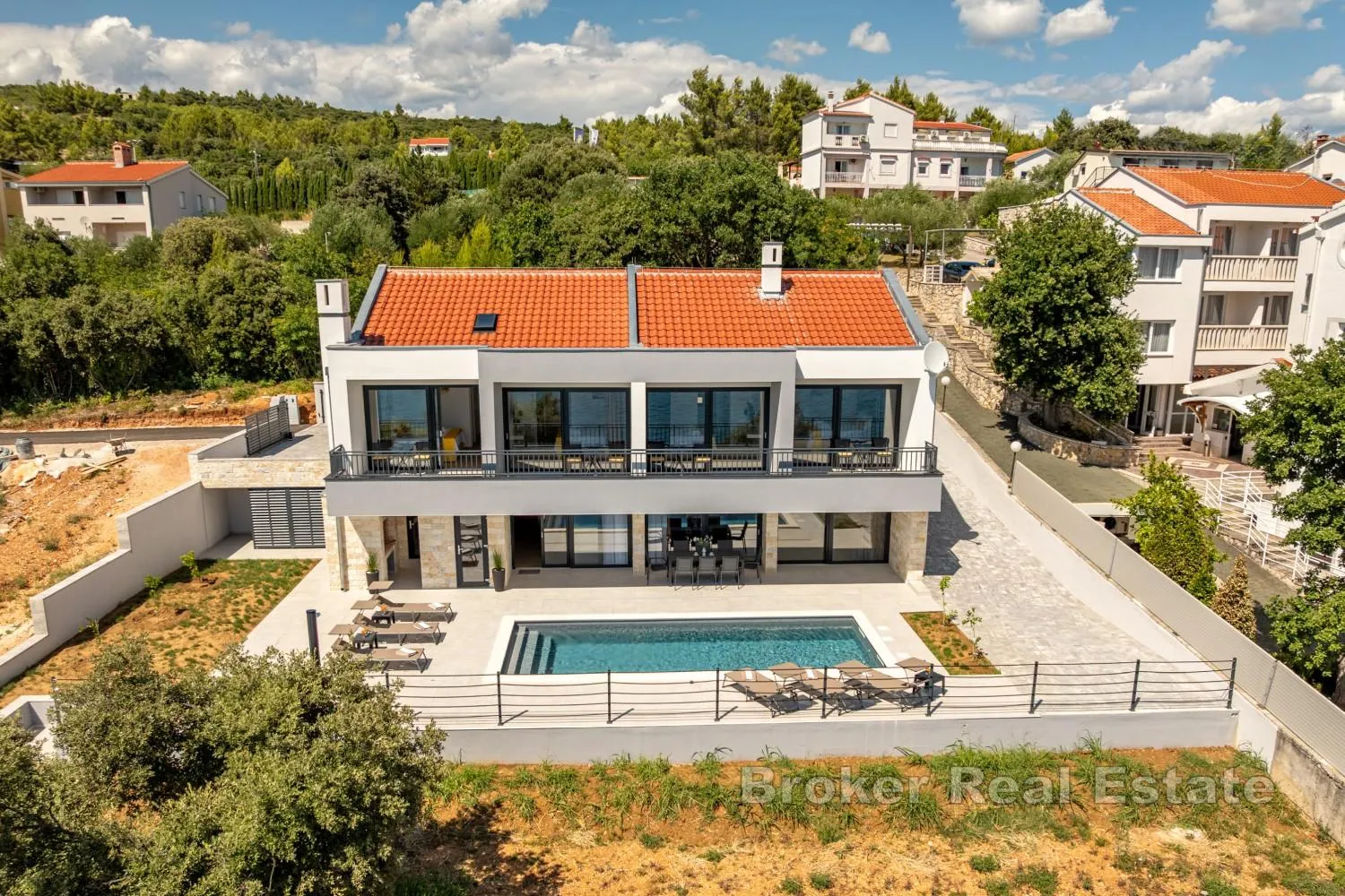 moderna vila prvi red do mora, s bazenom i direktnim pristupom plaži - slika 2