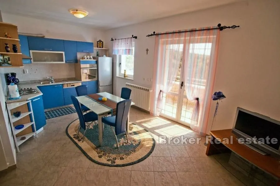 apartmanska kuća s bazenom - slika 2