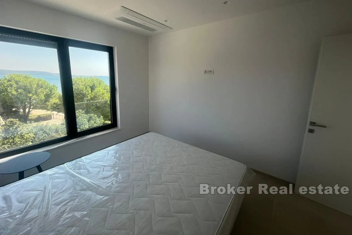 troetažni apartman prvi red do mora - slika 6