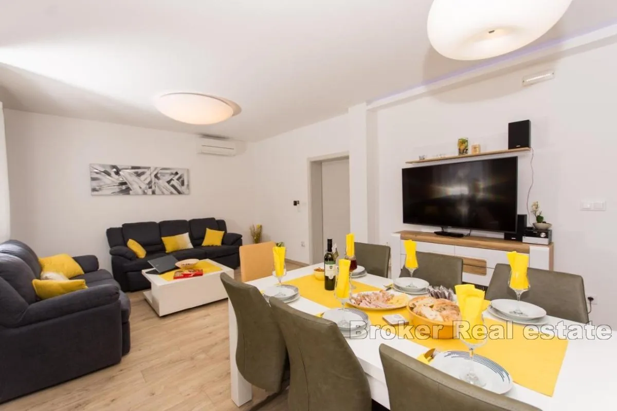 apartmanska kuća s bazenom - slika 3
