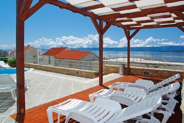apartmanska kuća s bazenom i pogledom na more, na prodaju - slika 3