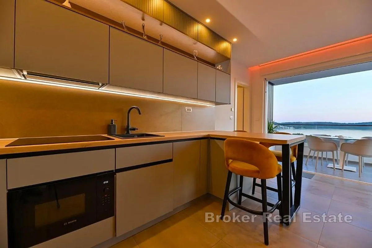 luksuzni penthouse s krovnom terasom i panoramskim pogledom na more - slika 5