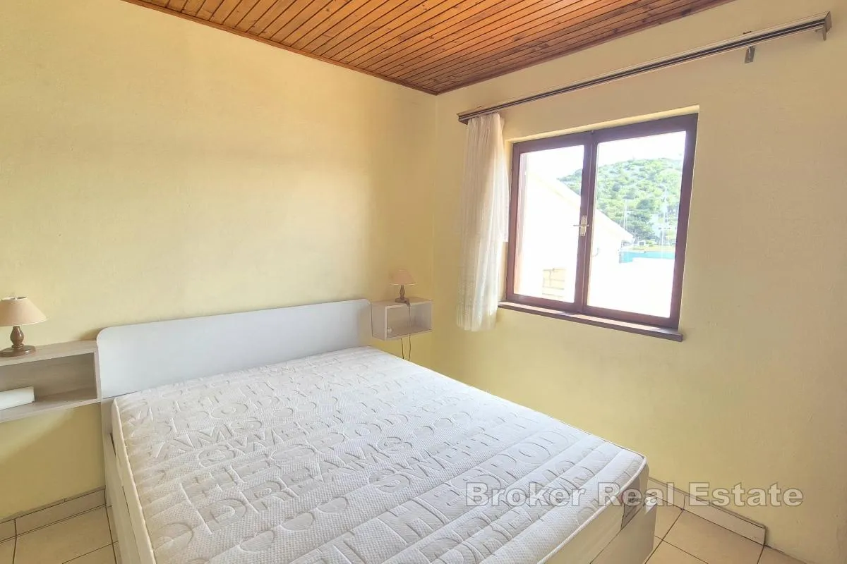 apartmanska kuća u prvom redu do mora - slika 8