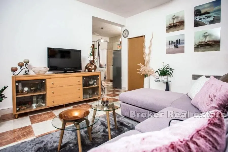 apartmanska kuća sa dodatnim građevinskim zemljištem - slika 4