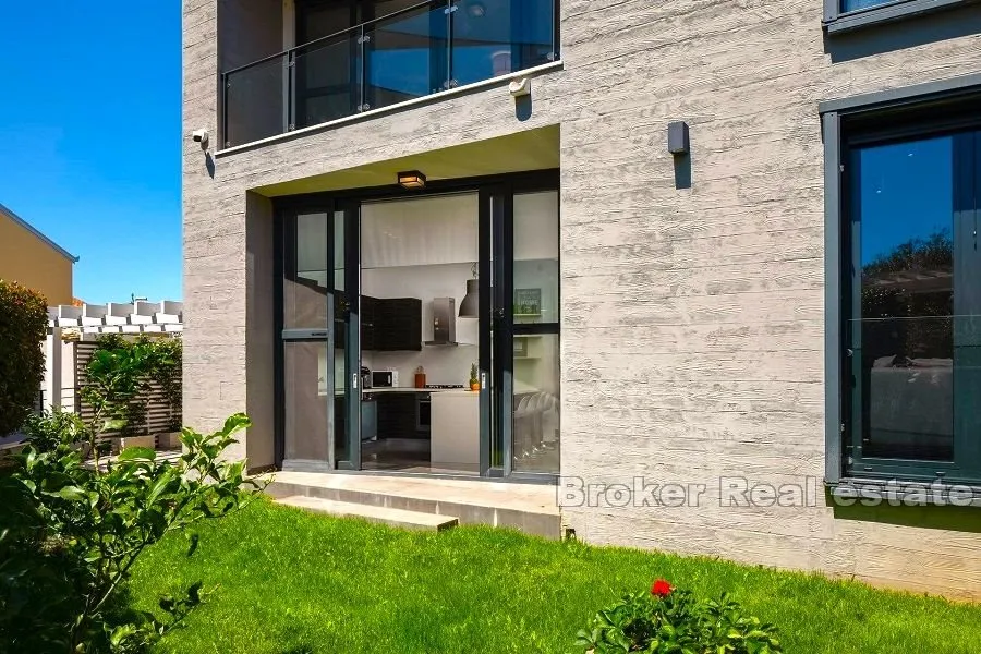 moderna vila s bazenom - slika 7