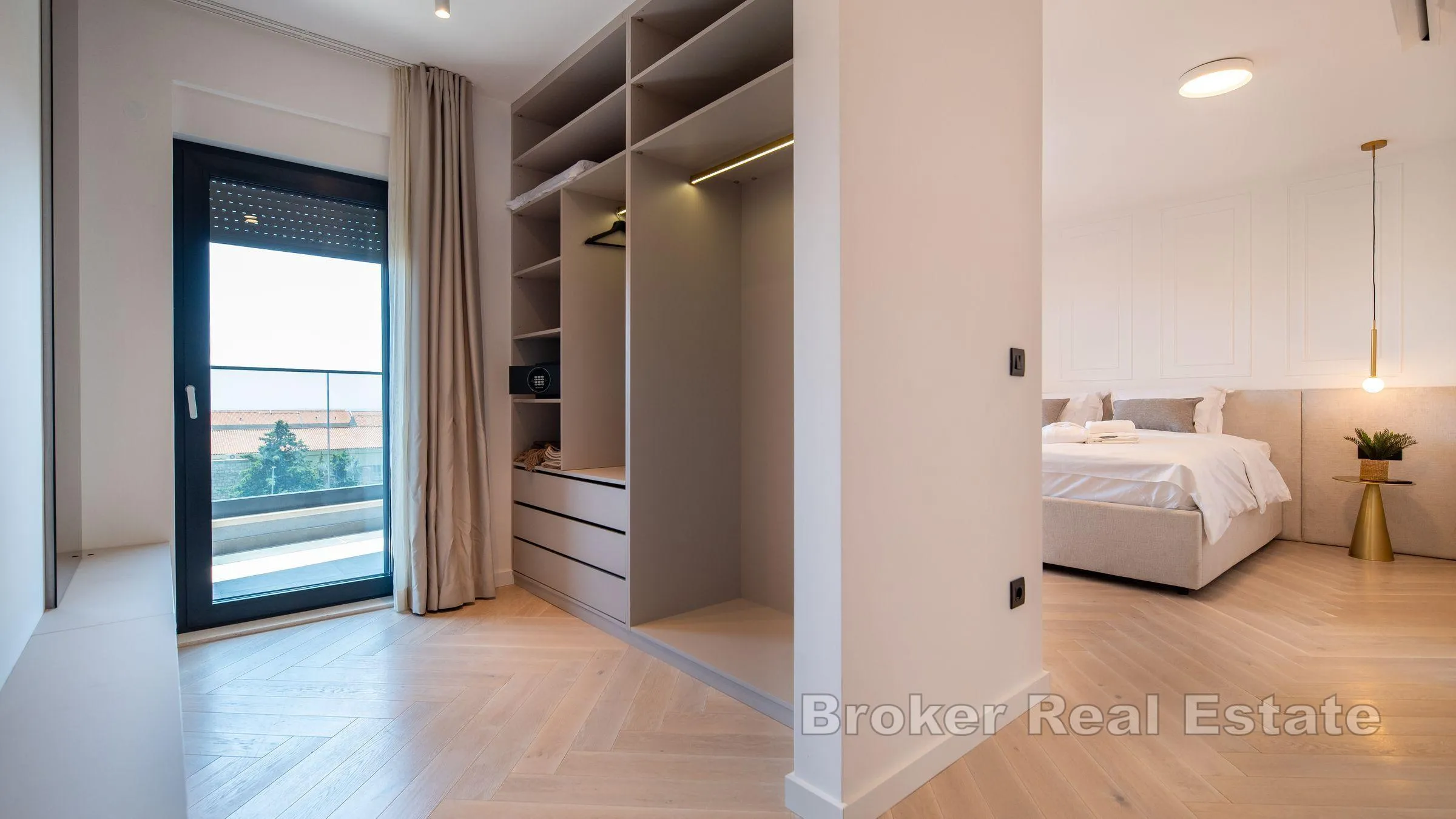 apartmanska kuća u centru - slika 16