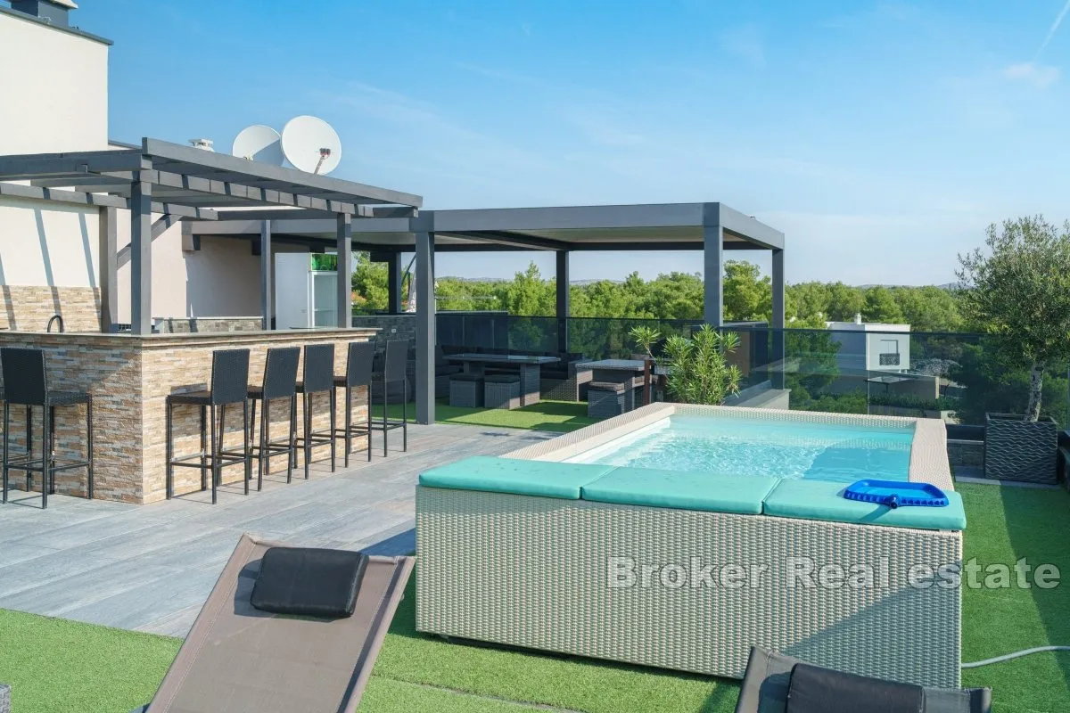 penthouse s pogledom na more - slika 14