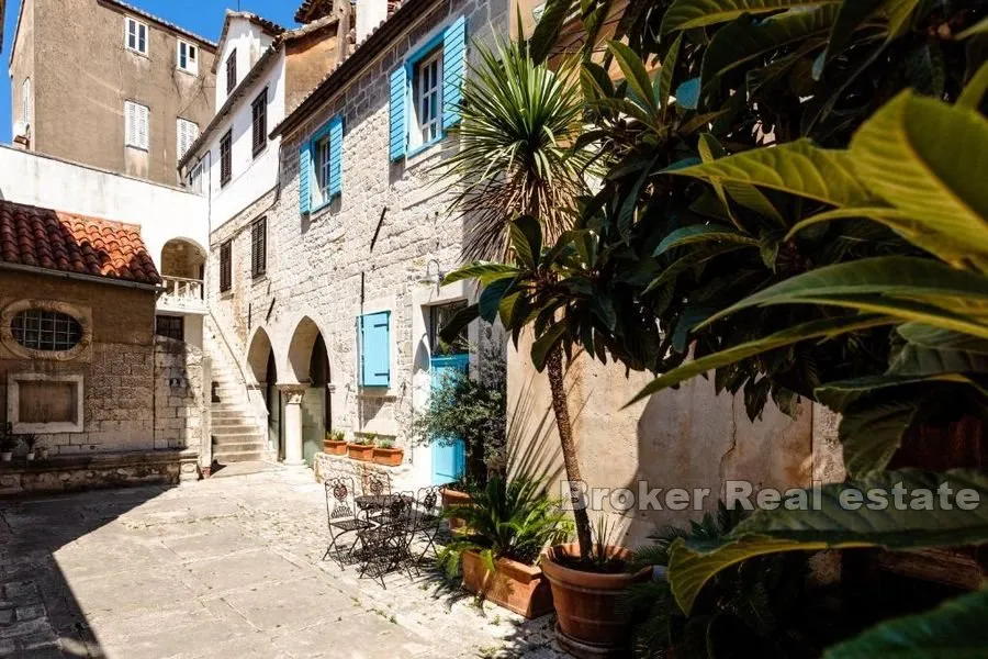 apartman u centru grada - slika 7