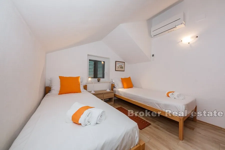 vila s bazenom, na prodaju - slika 10