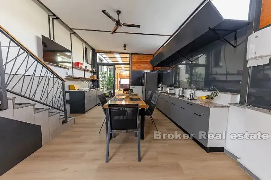 moderan apartman s bazenom - slika 15