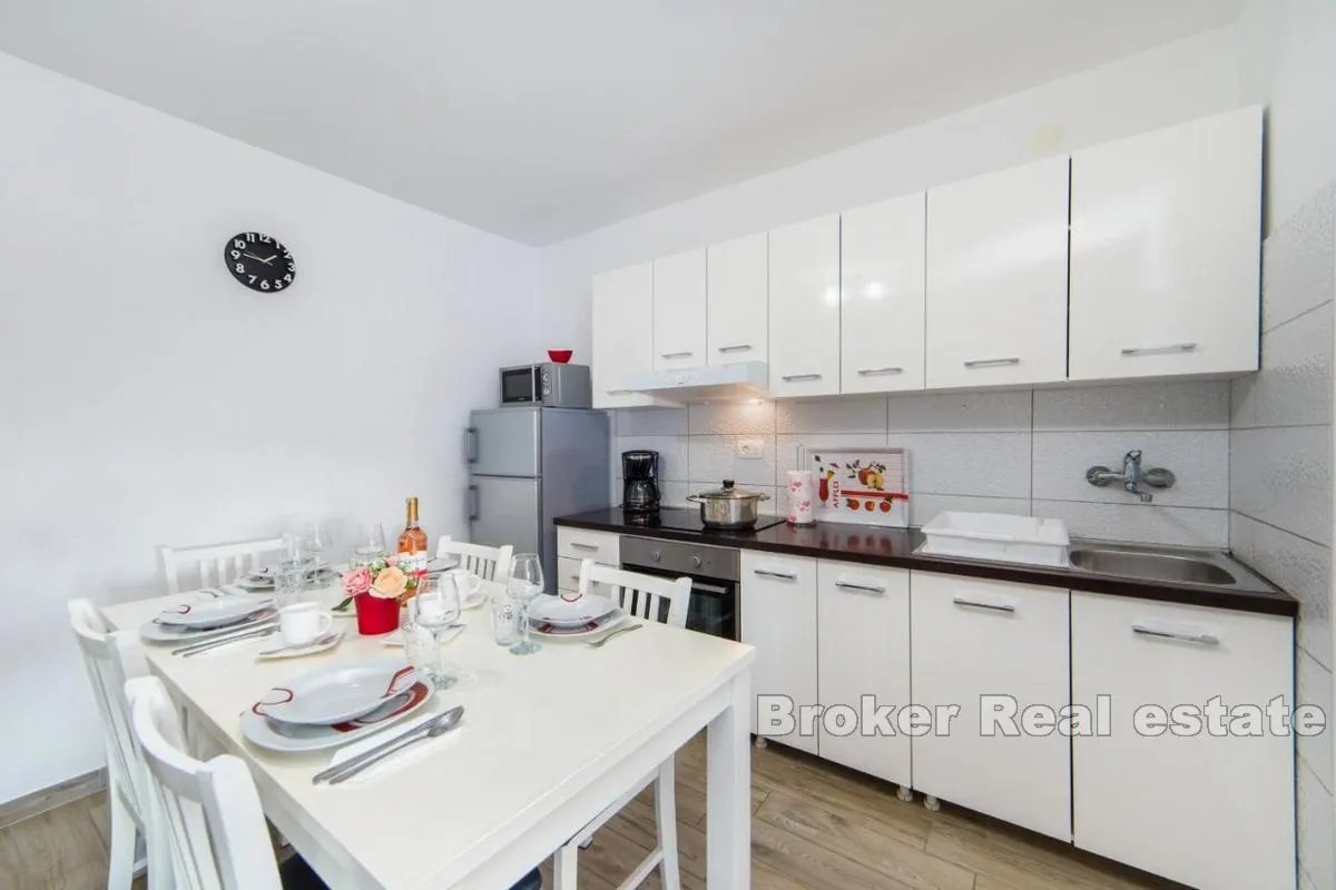 apartmanska kuća s bazenom - slika 14