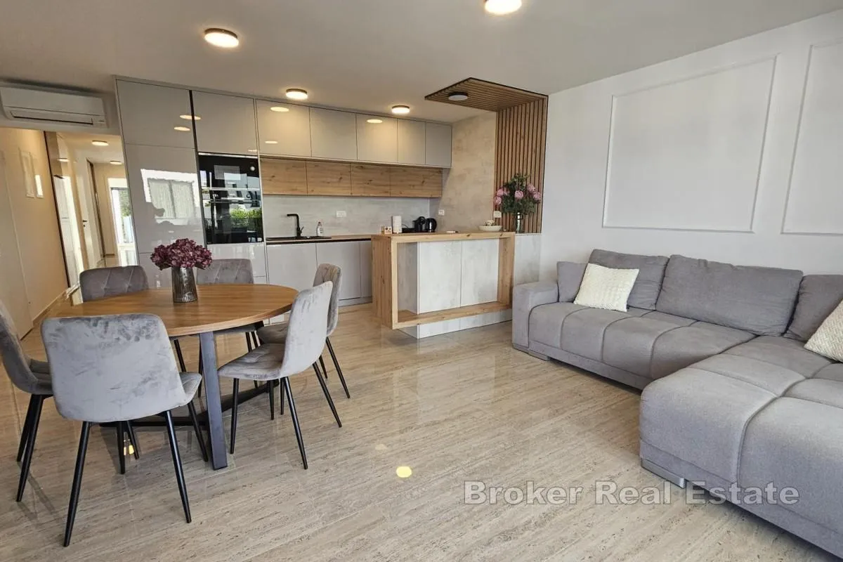 luksuzni apartman s bazenom - slika 5